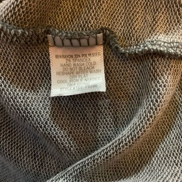 Tresics Hooded Half Sleeve Top - Picture 2 of 6